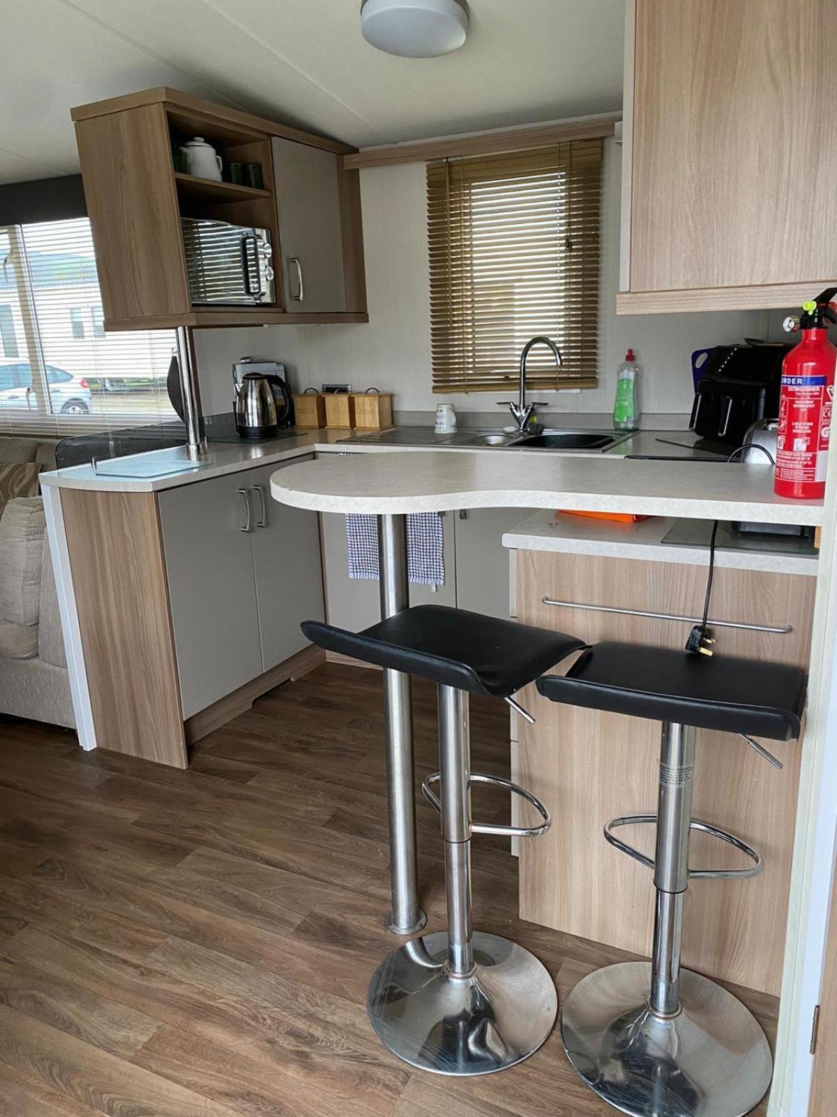 3 Bedroom 2 Bathroom Prestige Caravan Presthaven Sands Talacre Bagian luar foto